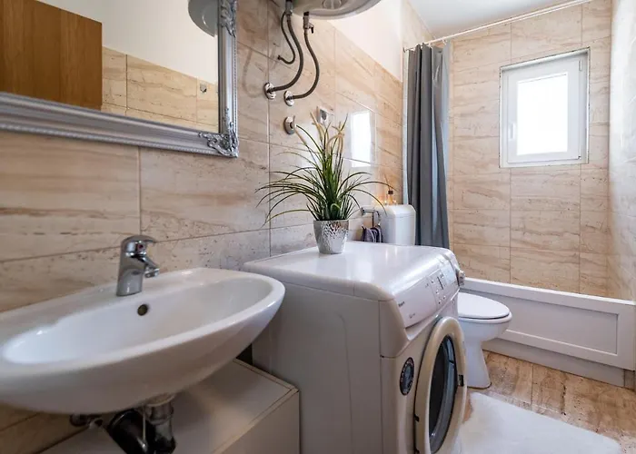 With Swimming Pool - 7356 아파트