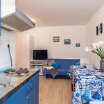 Appartement With Swimming Pool - 7356